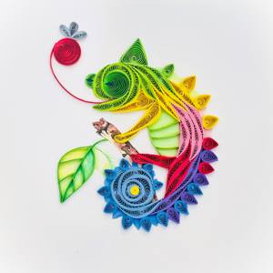 Tarjeta de quilling con diseño de camaleón tropical y colorido en un tema de la naturaleza, tarjeta elegante con sobre, tarjetas de felicitación hechas a mano, manualidades en papel - Product Image 1