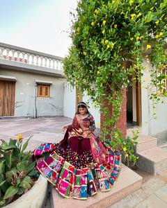 Tenue traditionnelle indienne pour femmes, Lehenga Choli Dupatta, imprimé numérique, travail de miroir, tissu lourd, robe ethnique longue pour mariage - Product Image 1