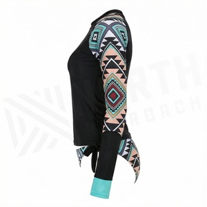 Ensemble de yoga 2 pièces imprimé papillon bleu avec finition dorée, body à col en V profond et jupe portefeuille longueur genou - Product Image 3