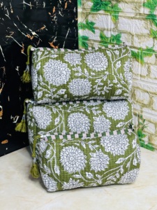 Ensemble de 3 trousses de maquillage faites à la main, style indien, imprimé floral au bloc, matelassées, avec fermeture éclair, sac de rangement de voyage, pompon décoratif - Product Image 3