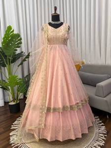 ชุดเลเฮนกา โจลี ผ้าตาข่ายปักลายสีชมพู พร้อมผ้าคลุมไหล่ สำหรับงานแต่งงานแบบอินเดีย งานรับปริญญา งานดีวาลี ชุดสำหรับผู้หญิง - Product Image 1