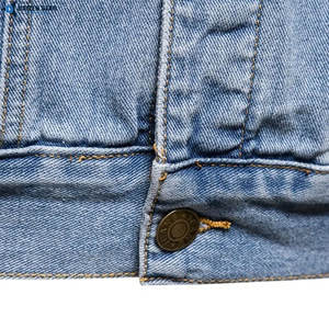 Chaqueta de Mezclilla Clásica Casual para Hombre, Estilo Vintage, Ropa de Calle Moderna, Lavado a la Piedra, Parches, Botones, Cómoda para Uso Diario - Product Image 4