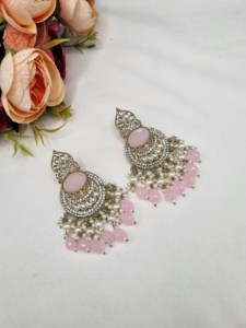 Elegantes pendientes colgantes con cuentas de perlas Chandbali y piedra de corte ovalado para mujer, joyería étnica artificial, para festivales y fiestas, venta al por mayor. - Product Image 5