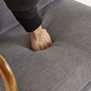 Poltrona a dondolo con schienale alto e cuscino lombare, braccioli in legno massello, struttura in ferro, poltrona da interno a doppio uso - Product Image 6