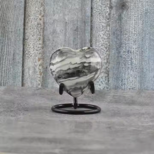 Urnas Funerarias en Forma de Corazón de Alta Calidad, Esmalte Marrón, Diseño Grabado de Manos en Oración, Urnas Funerarias Duraderas para Recuerdos, por Falah International - Product Image 3