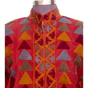 Vestes en cotrize brodées sur mesure avec rembourrage en coton, artisanat artisanal, veste de couleur rouge pour femmes - Product Image 3