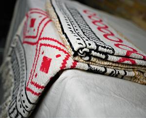 Plaid de voyage et de canapé 100% Coton Biologique Fait Main de Luxe Écologique Toutes Saisons Moderne Imprimé au Bloc Tissé Respirant - Product Image 3