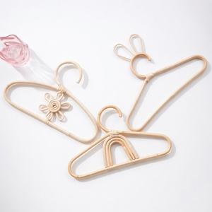 Adorables cintres pour enfants, combo à prix avantageux, cintres en rotin naturel de différentes formes, fournitures pour magasins de détail - Product Image 6