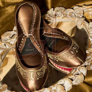 Zapatos Khussa Profesionales para Mujer, Parte Superior de Cuero Duradero, Suela Antideslizante, Diseño Impreso a la Moda, Colores Personalizables - Product Image 2