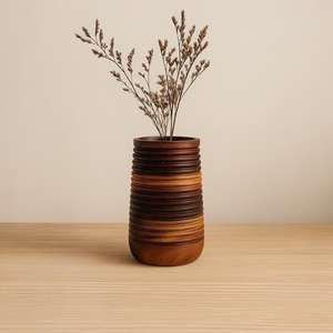 Vase en bois d'acacia côtelé fait main, décoration rustique minimaliste - Product Image 1