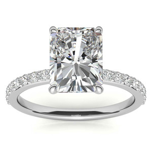 Fabricante de anillos de diamantes auténticos de oro de 18k con halo radiante oculto, anillo de compromiso con diamante cultivado en laboratorio para novias, para usar en bodas. - Product Image 1