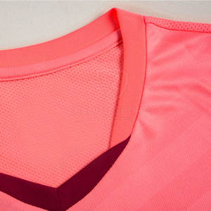 Conjunto de Uniforme de Fútbol Rosa Personalizado |   Uniforme de Fútbol OEM |   Uniforme de Fútbol Sublimado |   Ropa Deportiva Dry Fit para Equipos |   Fabricante de Ropa Deportiva - Product Image 3