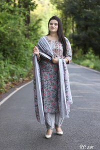 Conjunto de Kurta y Patiala con Estampado Floral para Mujer con Dupatta – Elegante Conjunto Étnico de Algodón para Mujer - Product Image 5