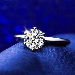Anillo de Compromiso de Diamantes Más Vendido para Mujer, Anillo de Boda Clásico Solitario con Piedra Brillante Disponible para la Venta - Product Image 3