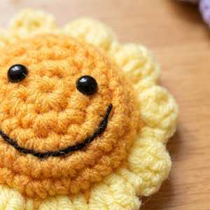 Étiquette nominative personnalisée en crochet faite à la main et écologique, porte-clés lettre personnalisé, breloque tournesol, décoration pour sac d'école enfant - Product Image 4