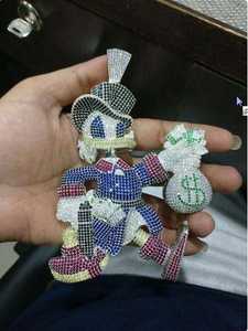 Pendientes de Plata de Ley Chapados en Oro Amarillo de 14k con Diamantes Clásicos de 2.50Ct para Hombre, Estilo Spike, Ideales para Fiestas - Product Image 3