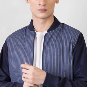 เสื้อแจ็คเก็ตบอมเบอร์กันลมกันน้ำสำหรับผู้ชาย สวมใส่สบายๆ สำหรับกิจกรรมกลางแจ้ง  รับสั่งทำโลโก้ ขนาด และสีตามต้องการ - Product Image 5