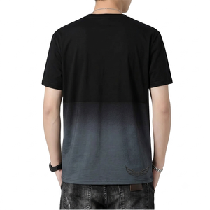 T-shirt à manches courtes pour homme, couleur dégradée, col rond, coupe classique, tricoté avec logo au bas du bas du tissu - Product Image 2