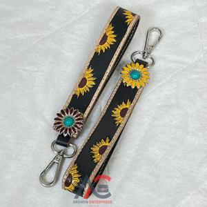 Porte-clés personnalisé OEM ODM en cuir de vachette véritable, fait main, avec concho fleur tournesol, style western, cadeau de boutique - Product Image 1