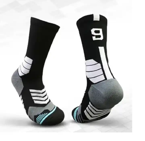 Chaussettes de Pilates en coton avec logo brodé personnalisable, antidérapantes, confortables, pour l'entraînement et les séances de gym - Product Image 1