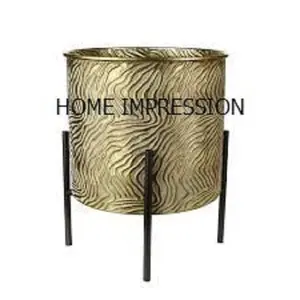 Jardinière en laiton au design moderne, finition dorée antique, avec support, qualité supérieure, pot de jardin à prix raisonnable, provenant d'Inde - Product Image 1