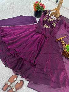 Robe de soirée entièrement brodée avec sequins, entièrement cousue, avec doublure en micro-coton et bas en crêpe, taille unique - Product Image 5