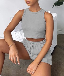 Ensemble décontracté vintage d'été pour femme : débardeur et short à motif uni pour tenue de détente - Product Image 4