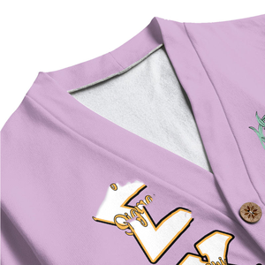 เสื้อคาร์ดิแกนแบบกระดุมสไตล์วิทยาลัย Soro Lavender แบบสั่งทำพิเศษ พร้อมป้ายปักตัวอักษร - Product Image 2