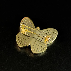 Broche papillon en métal argenté avec pierres en moissanite, bijou de luxe, épingle de revers pour femme, cadeau de mariage - Product Image 2