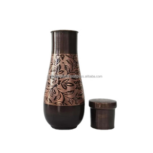 Botella de agua de cobre con estilo premium Diseño duradero para la Hidratación Diaria de bienestar y la opción de regalo perfecta al mejor precio - Product Image 1