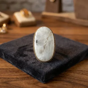 Cabochon en pierre de lune blanche à rainures en laiton |   Pierre précieuse de pierre de lune blanche naturelle sertie dans un cadre |   Cadre en laiton fait main pour la création de bijoux avec cabochons - Product Image 4
