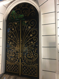 Puerta Batiente Metálica Decorativa Moderna y Personalizada – Hierro Forjado para Villas, Escuelas, Centros Comerciales y Entradas Exteriores - Product Image 3