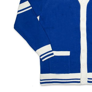 Logotipos bordados personalizados de alta calidad en suéteres de punto para hermandades, fraternidades y universidades, para unisex. - Product Image 2