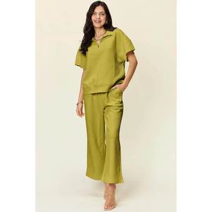 Conjunto de pantalones y top de manga corta con media cremallera y textura de tamaño completo para mujer - Product Image 3