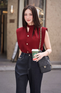 Blusa Roja sin Mangas para Mujer, Cuello Mandarín, Botones al Frente, Satén Elegante, para Oficina, Color Sólido, Corte Regular, MIRANDA - Product Image 3