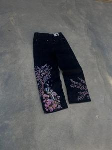 Jeans de mujer de cintura baja con bordado de alas de diseño retro americano, pantalones acampanados, moda Y2K, pantalones casuales para chicas modernas. - Product Image 3