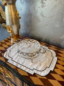 Nouvelle Arrivée Tendance : Casserole de Cuisine Designer en Acrylique et Métal Plaqué Or de Qualité Supérieure avec Motifs Floraux par UO - Product Image 5