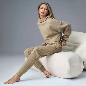 Sudadera con Capucha Oversize Personalizada de Manga Larga para Mujer, Top Corto Deportivo con Capucha, Sudadera Corta para Mujer - Product Image 3