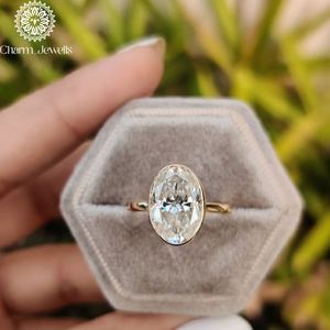 แหวนหมั้นเพชรโมอิสซาไนต์ทรงคุชชั่น Charm Jewells รับรองโดย IGI ตัวเรือนทอง 18K แบบ Prong Setting แหวนแต่งงานคลาสสิกสำหรับผู้หญิง รุ่นที่ 3 - Product Image 1