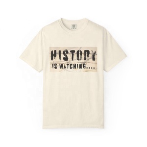 Camiseta de Hombre con Estampado History Is Watching, Manga Corta, Cuello Redondo, Corte Regular, 100% Algodón Jersey - Product Image 2
