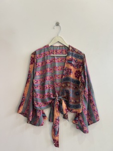 Blusa de seda al por mayor para mujer, top retro de playa con lazo frontal, top cruzado de seda - Product Image 6