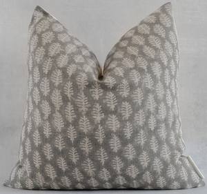 ปลอกหมอนอิงผ้าฝ้ายพิมพ์ลายบล็อกมือ 100% ขนาด 50x50 ซม. ปลอกหมอนตกแต่งพิมพ์ลายบล็อกมือ ผ้าฝ้าย 100% - Product Image 1