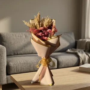 Papel de Regalo Translúcido con Borde Dorado y Diseño Floral Rosa para Envolver Ramos de Flores, Ideal para Floristerías y Manualidades - Product Image 3