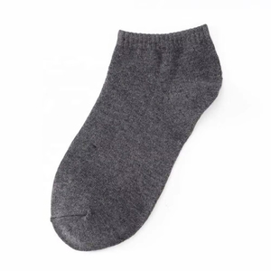 Chaussettes de sport courtes pour hommes, de haute qualité, personnalisées, en gros, avec impression sur mesure. - Product Image 1