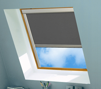 Store enrouleur occultant Velux compatible pour lucarne encastrée, en polyester, isolant thermique, design uni horizontal, avec rails latéraux