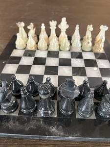 Ensemble d'échecs en marbre de luxe Venktesh Designs, échiquier fait main, pièces sculptées, aspect saphir noir, cadeau pour les amateurs d'échecs - Product Image 4