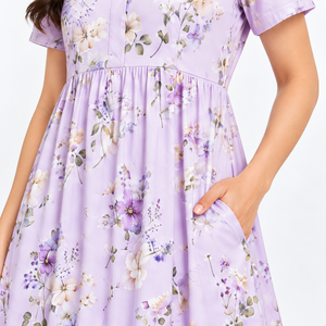 Vestido Midi Floral Lavanda para Mujer, Manga Corta, Cuello Asimétrico, Corte A, con Bolsillos, Casual, Verano, Venta al por Mayor, OEM, ODM, Ropa de Moda - Product Image 5