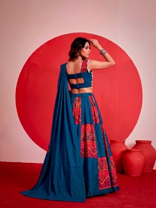 Ensemble Lehenga Choli imprimé avec des détails en feuille métallisée, tenue traditionnelle indienne pour les festivals et les mariages, pour femmes - Product Image 5