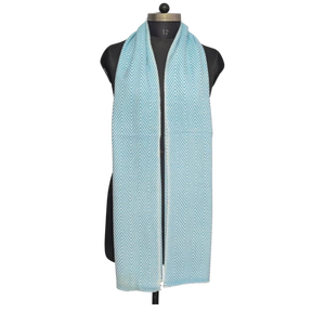 Bufanda Premium Azul Claro con Diseño en Zigzag para Mujer, 28x80 Pulgadas, Hecha a Mano con Lana y Acrílico, Chal de Fibra Suave y Cómodo de Alta Calidad - Product Image 1