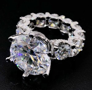 Anillo de compromiso y boda vintage de lujo con diamante de moissanita VVS de corte brillante redondo y engaste pavé, certificado IGI, joyería fina - Product Image 6